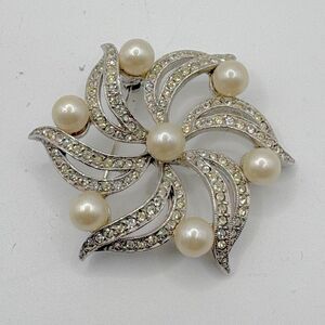 Vintage Pearl & Rhinestone Brooch Silver‑Tone Snowflake Elegant 1950s Style